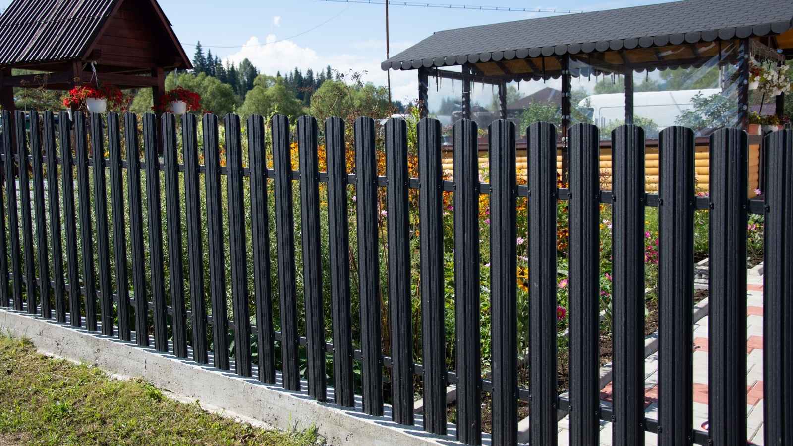 Black aluminum fence for residential properties